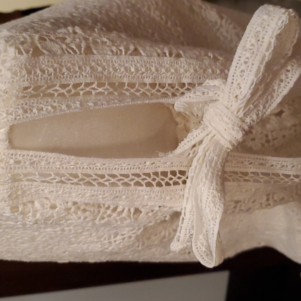 White blouse - Picture 3 of 6